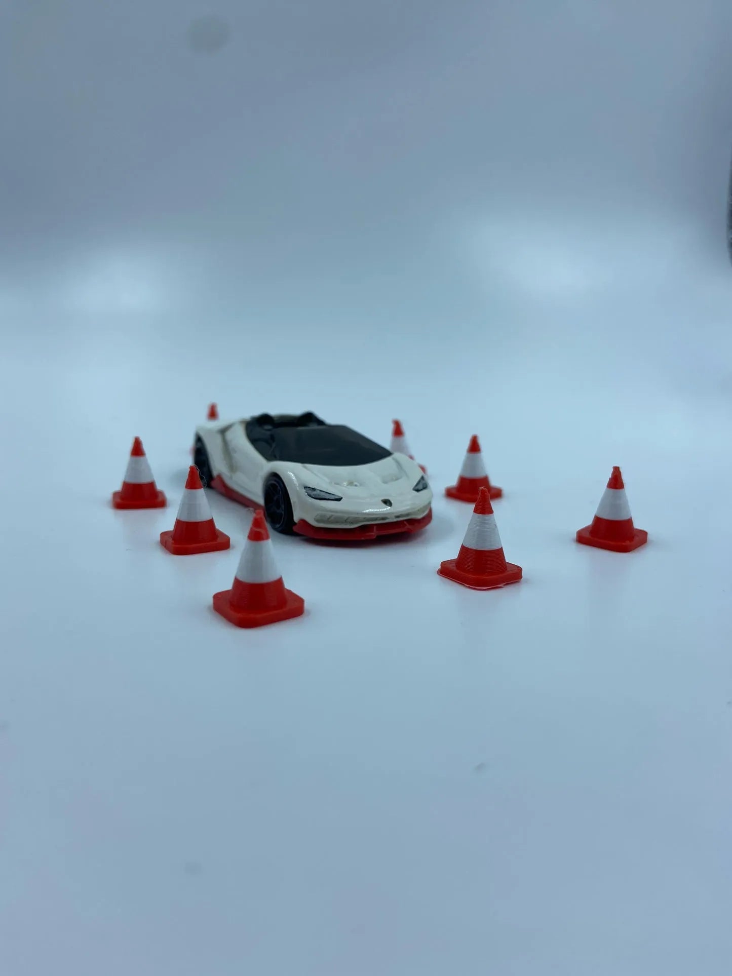 RED COLOR - TRAFFIC CONES FOR DIAROMAS AND DECORATION - SET OF 10 PIECES