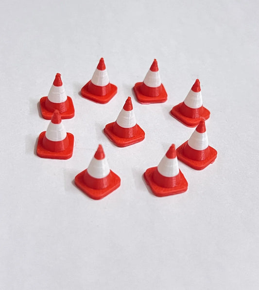 RED COLOR - TRAFFIC CONES FOR DIAROMAS AND DECORATION - SET OF 10 PIECES