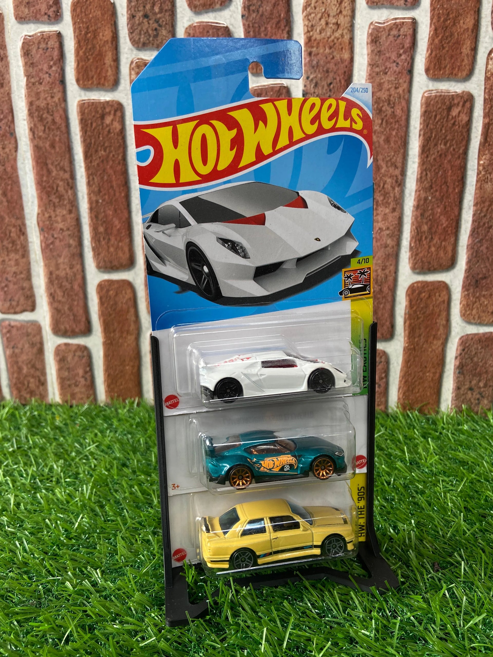 Hotwheels - Display stand - 3 cars – Rolling Metal Collectibles