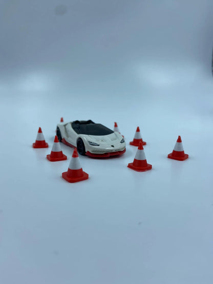 RED COLOR - TRAFFIC CONES FOR DIAROMAS AND DECORATION - SET OF 10 PIECES